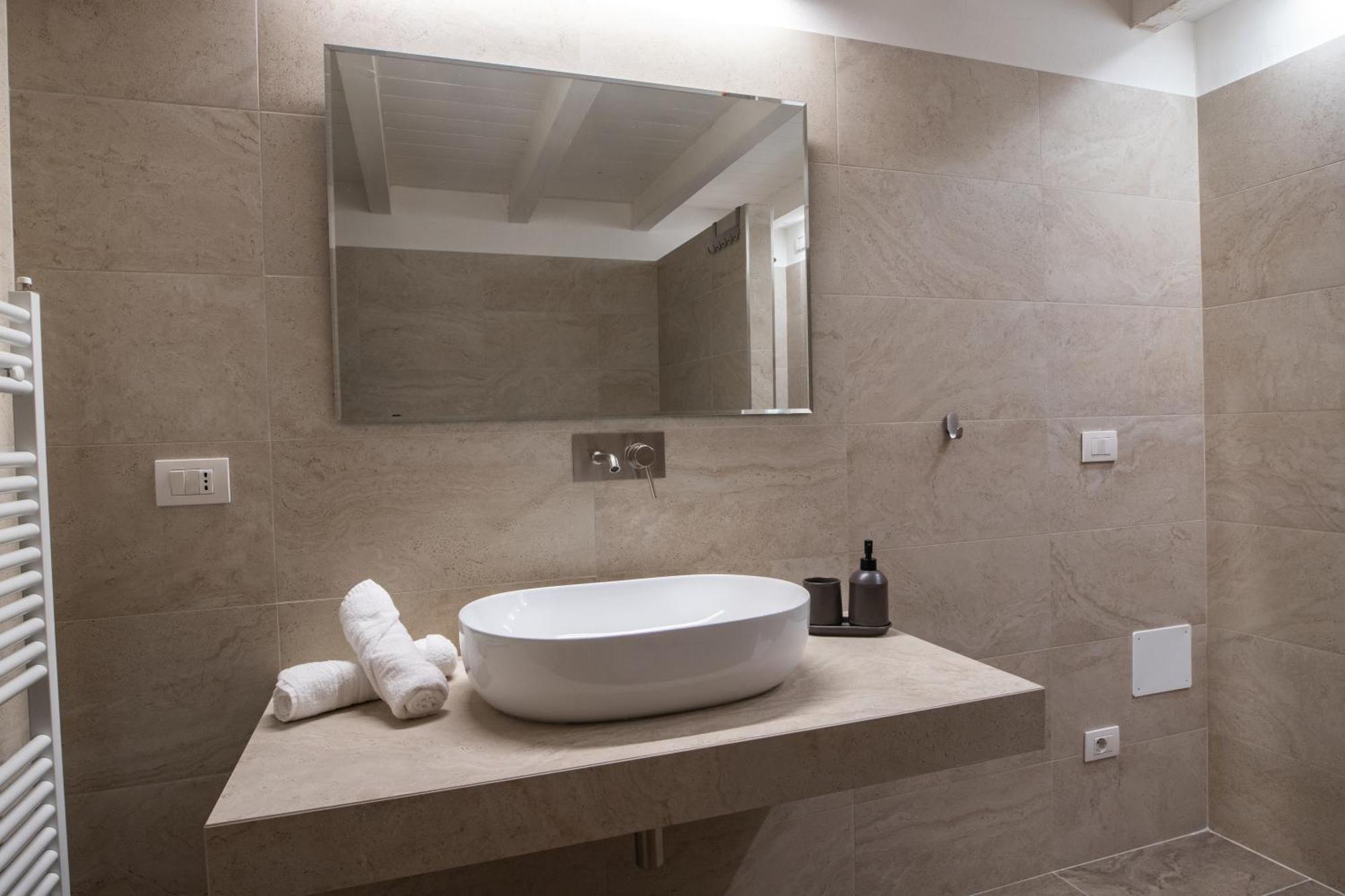 Santo Stefano Loft Aparthotel โบโลญญา ภายนอก รูปภาพ